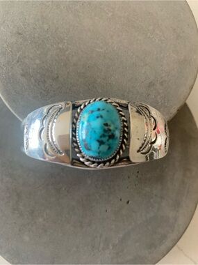 Vintage Native America Navajo Turquoise Stone Sterling Silver Cuff Bracelet